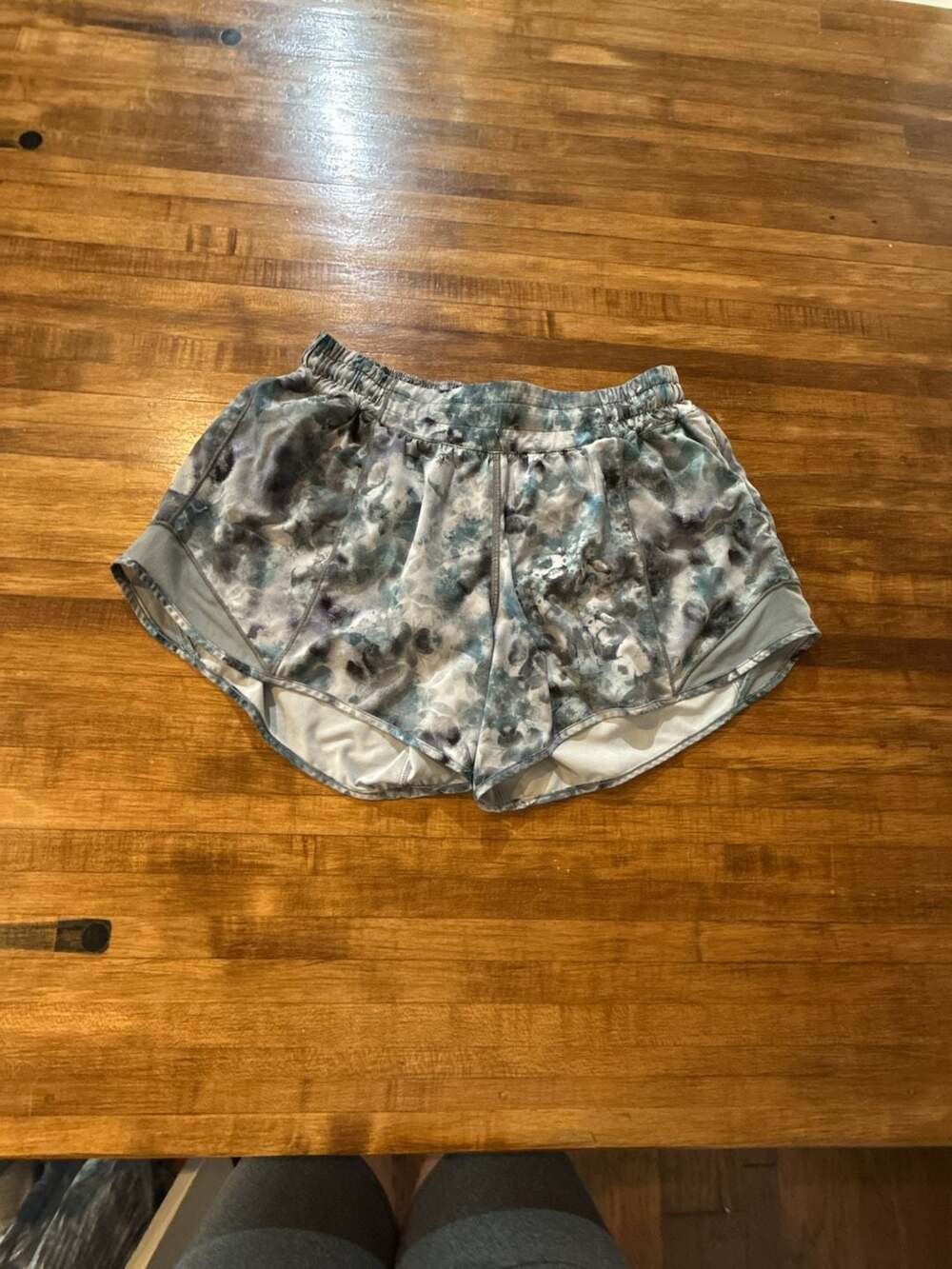 Lululemon Hotty Hot Short Size 8 Blue Gray (g25)